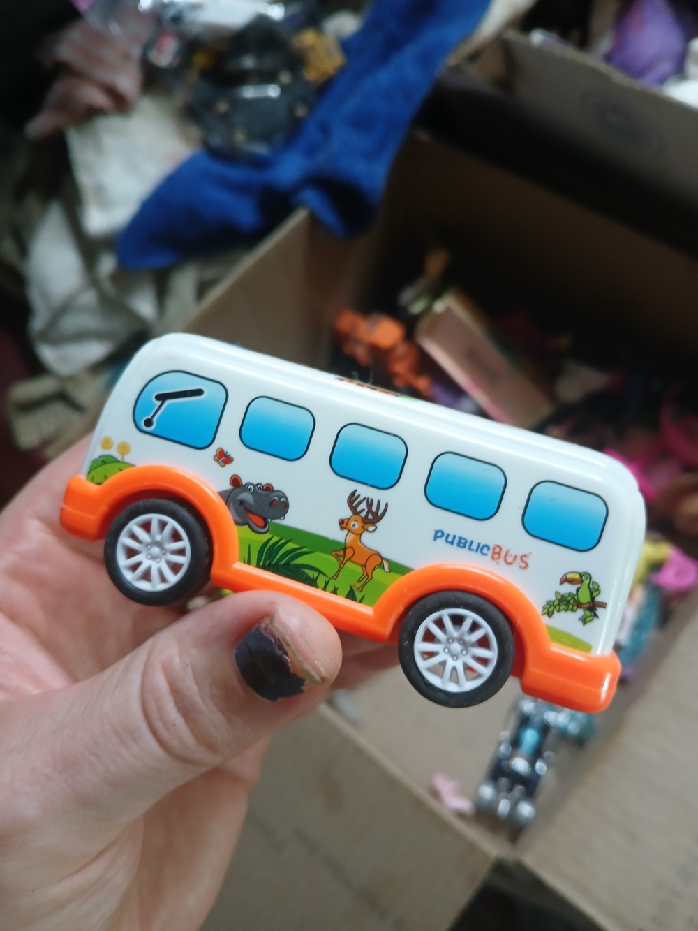 Mee Mee Intelligent School Bus, an educational and friction-powered toy